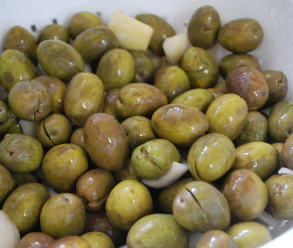 GREEN CRACKED OLIVES (SMALL SIZE)